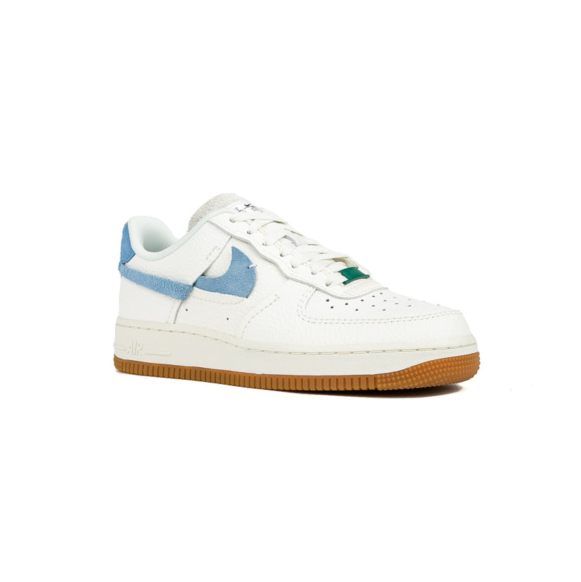 Nike Air Force 1 '07 Inside Out Weiß mit Details Hellblau