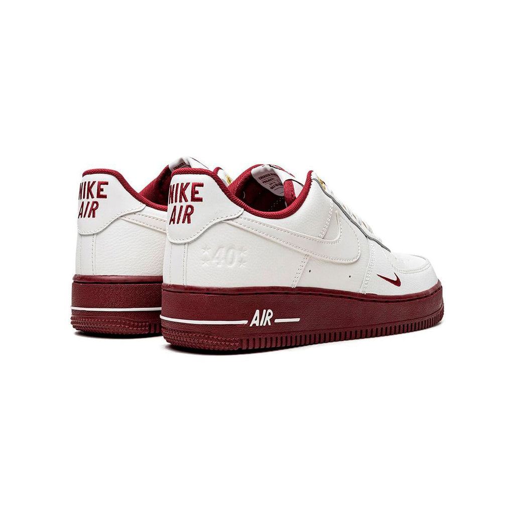 Nike Air Force 1 Low 40® Anniversario Weiß und Rot Team