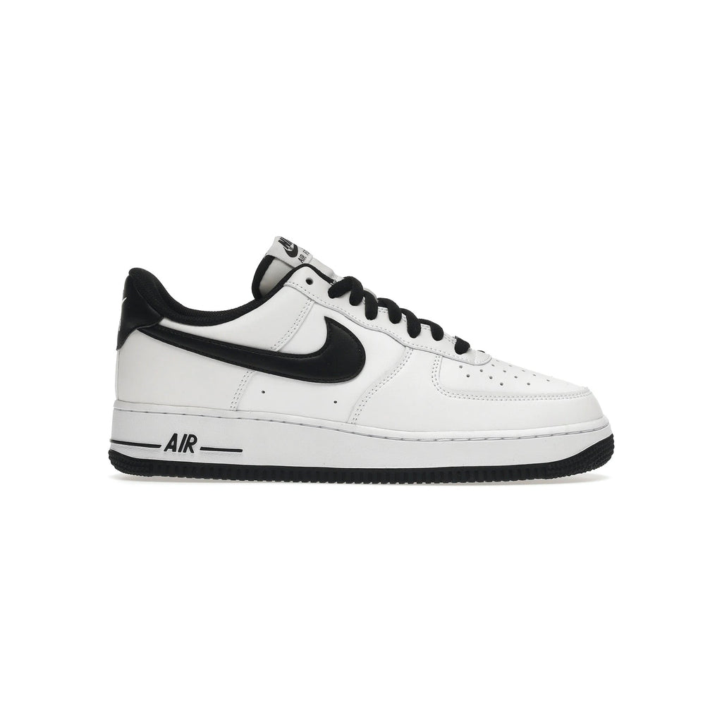 Nike Air Force 1 Low Weiß und Schwarz mit Details in Leder Glänzend
