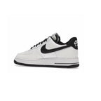 Nike Air Force 1 Low Weiß und Schwarz mit Details in Leder Glänzend