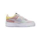 Nike Air Force 1 Shadow Rosa Pastello mit Details Gelb und Weiß