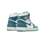 Nike Air Jordan 1 High in Denim Hellblau und Weiß