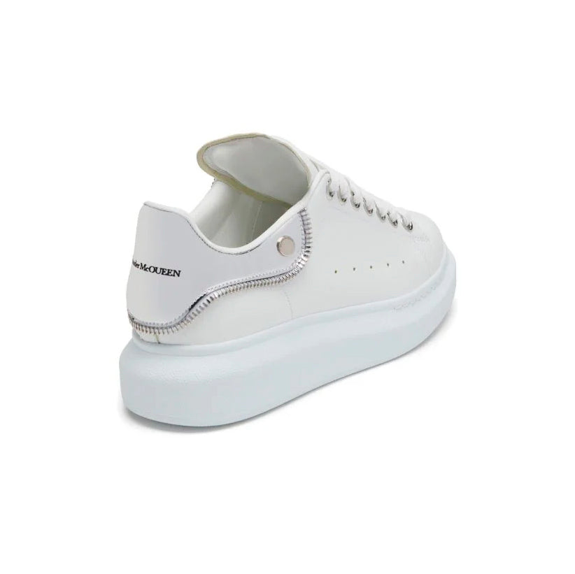 Alexander McQueen Sneaker Oversized Weiß mit Detail Silber