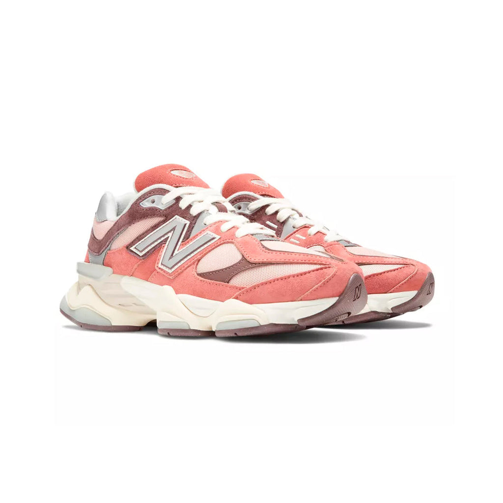 New Balance 9060 Schuhe Damen Rosa und Beige in Leder Scamosciata Retro