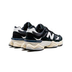 New Balance 9060 Schuhe Herren Schwarz und Weiß in Leder Scamosciata Retro