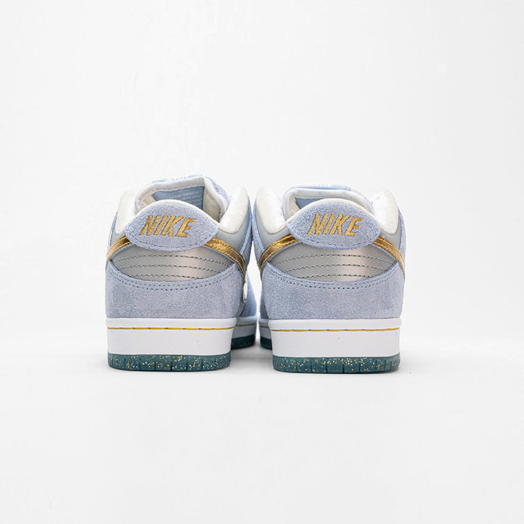 Nike Dunk Low SB Weiß und Hellblau mit Details Gold Sean Cliver Herren