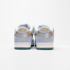 Nike Dunk Low SB Weiß und Hellblau mit Details Gold Sean Cliver Herren