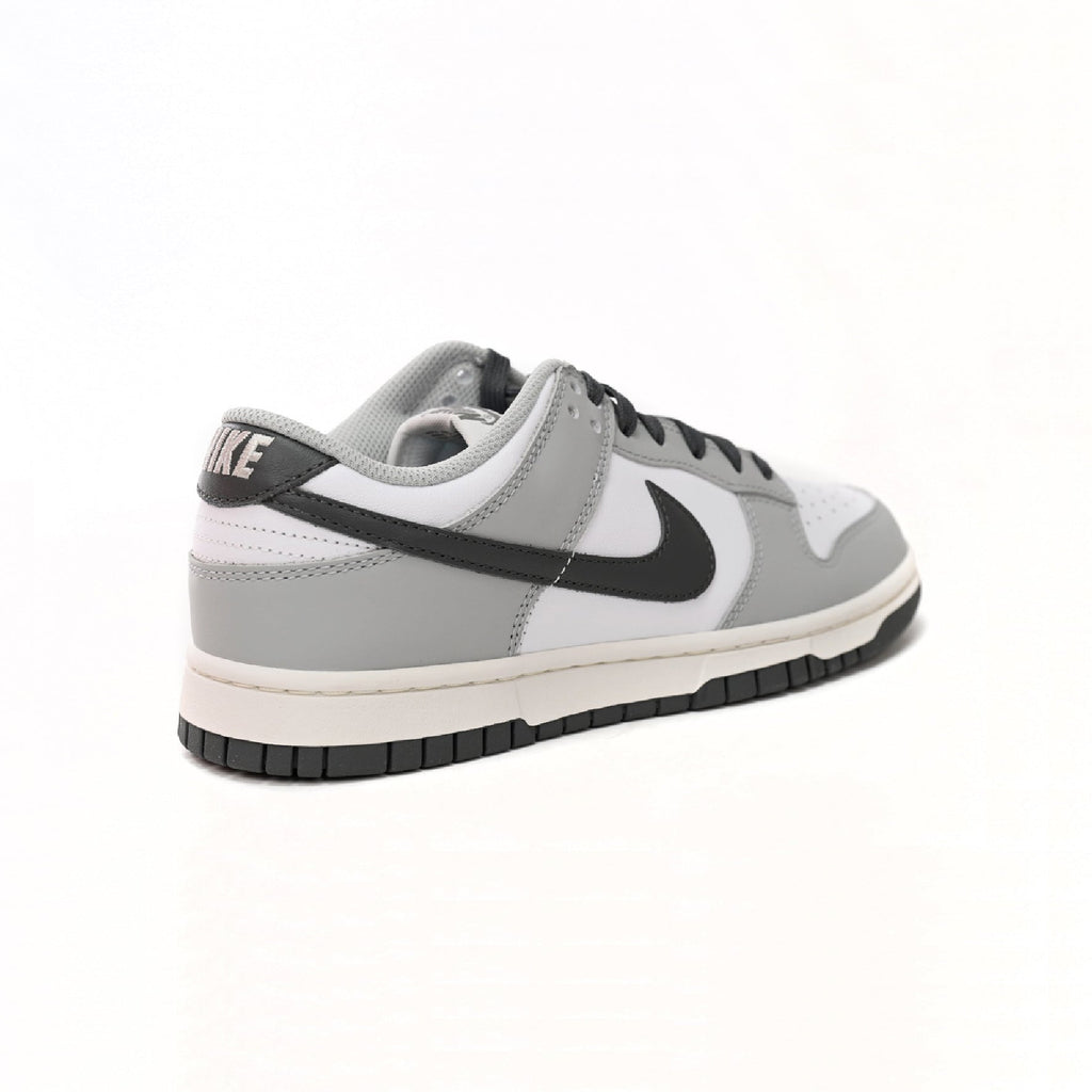 Nike Dunk Low Weiß und Grau Tobacco Ash Herren