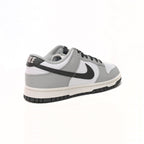 Nike Dunk Low Weiß und Grau Tobacco Ash Herren