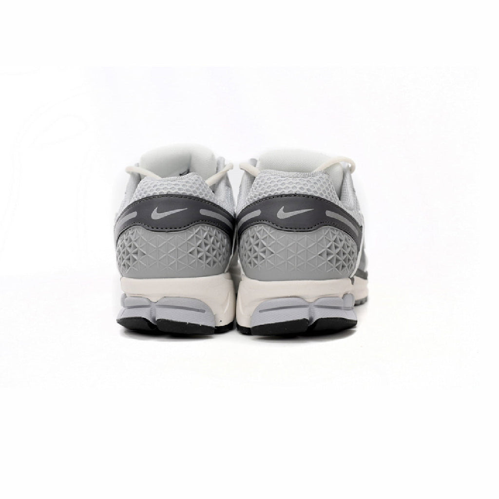 Nike Air Zoom Vomero 5 Grau Hell und Schwarz Schuhe Running Herren