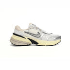 Nike V2K Runtekk Silber Metallizzato Schuhe Running Retro Herren