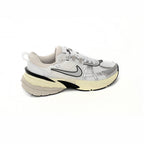 Nike V2K Runtekk Silber Metallizzato Schuhe Running Retro Herren