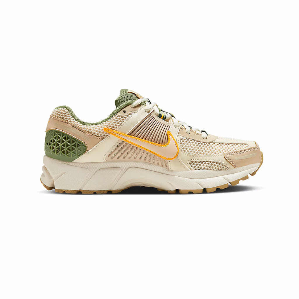 Sneaker Nike Air Zoom Vomero 5 Beige und Grün mit Details Orange