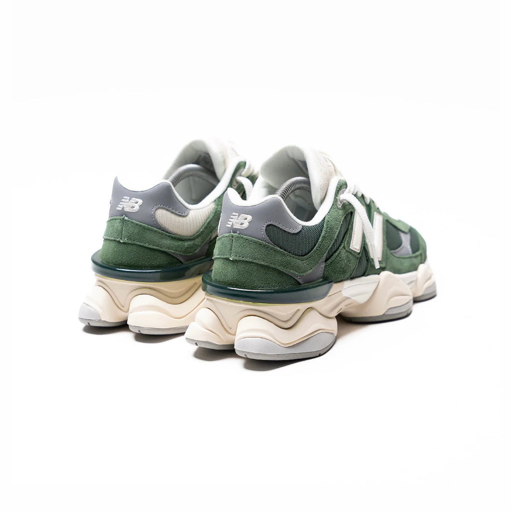 New Balance 9060 Schuhe Herren Grün Nori in Leder Scamosciata Casual