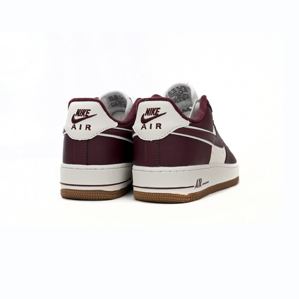 Nike Air Force 1 Low Bordeaux und Weiß College Pack