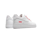 Nike Air Force 1 Low Weiß mit roten Supreme Details – Unisex Sneaker