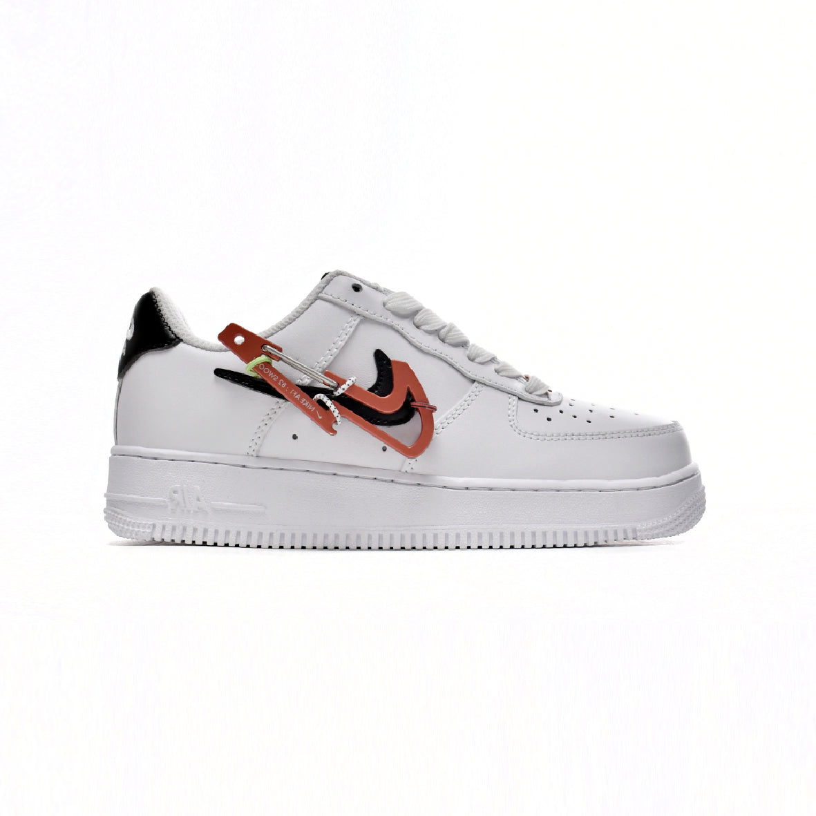 Nike Air Force 1 Low Weiß mit Swoosh und Moschettone Rot