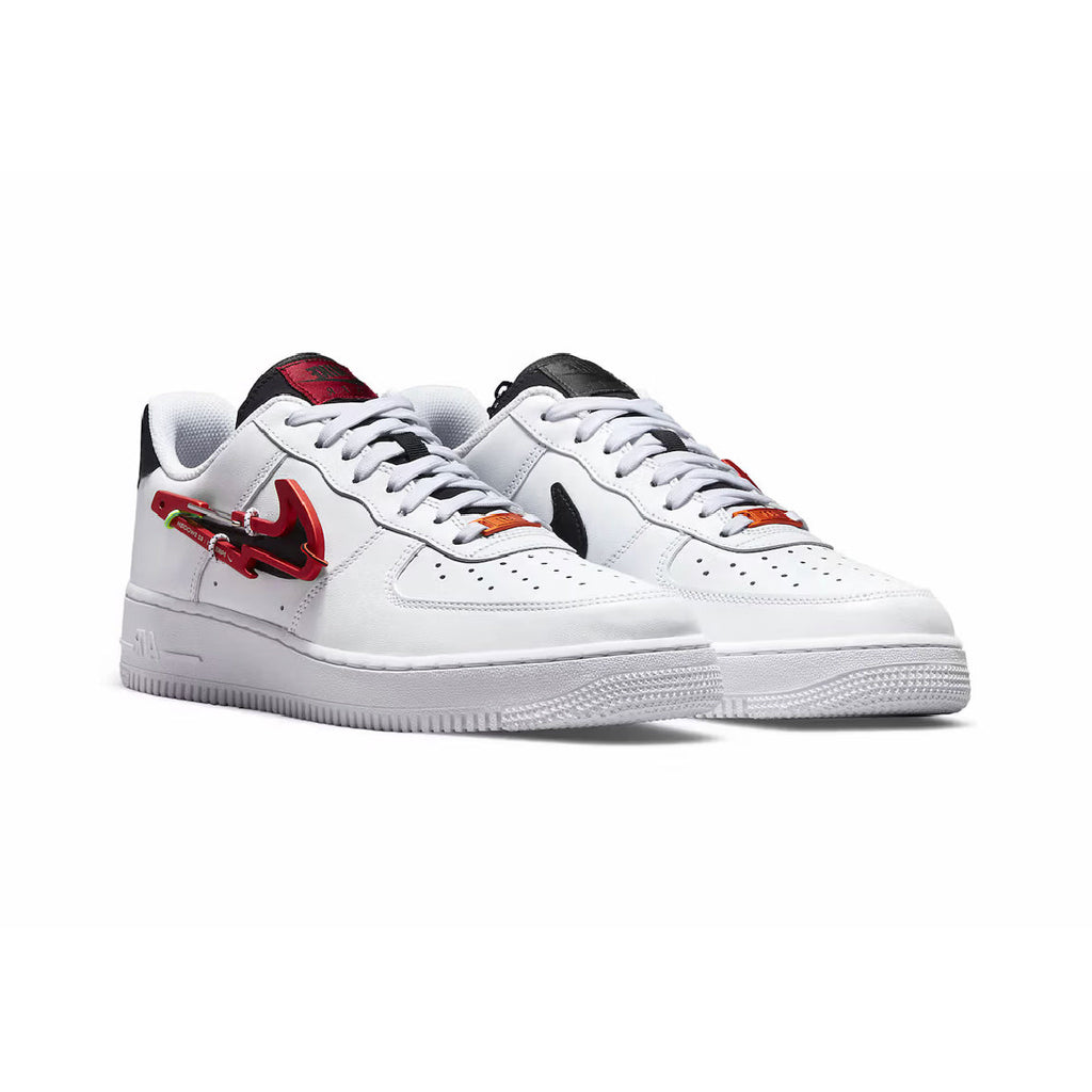 Nike Air Force 1 Low Weiß mit Swoosh und Moschettone Rot