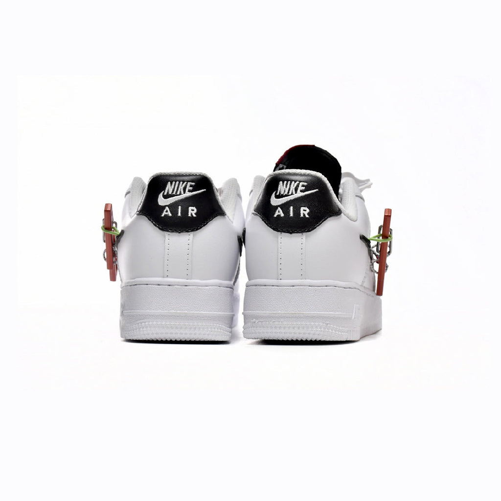 Nike Air Force 1 Low Weiß mit Swoosh und Moschettone Rot