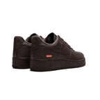 Nike Air Force 1 Low Braun mit Details Supreme Rot